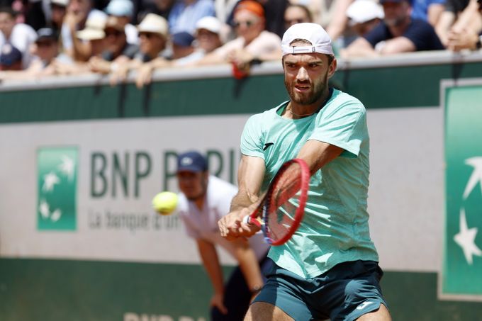 Macháč se drápe vzhůru. Klepe na dřevo a hlásá: Zverev mi ukáže, jak na tom jsem Macháč se drápe vzhůru. Klepe na dřevo a hlásá: Zverev mi ukáže, jak na tom jsem