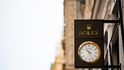 Prodejna Rolex v Pařížské ulici v Praze téměř nemá hodinky k okamžité koupi. Nejdostupnější jsou nyní dámské.