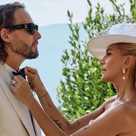 Poprask: Influencer chtěl zvětšit penis a zemřel. Dara Rolins se tajně vdala za Pavla Nedvěda Poprask: Influencer chtěl zvětšit penis a zemřel. Dara Rolins se tajně vdala za Pavla Nedvěda