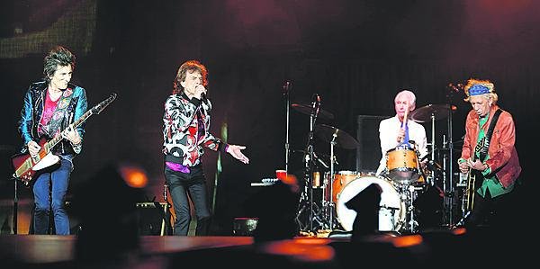 Před 50 lety se utopil Brian Jones, zakládající člen Rolling Stones.