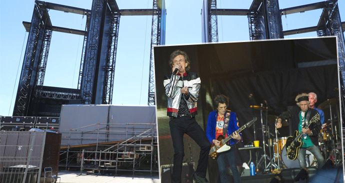 Pódium pro Rolling Stones stavělo 270 lidí po tři dny.