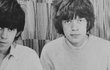 Mick Jagger a Keith Richards. Cestovatelé časem, kteří jsou propojeni tak pevně, že je pravděpodobně může rozdělit jedině smrt. Mick Jagger a Keith Richards. Cestovatelé časem, kteří jsou propojeni tak pevně, že je pravděpodobně může rozdělit jedině smrt.
