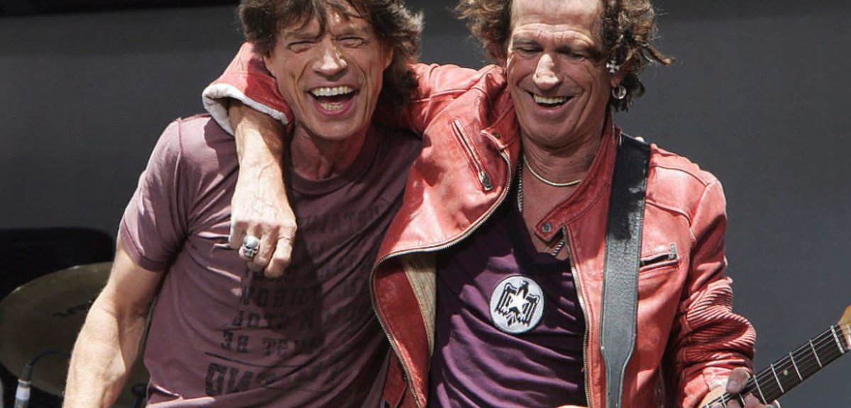 Jagger se stal idolem žen i dívek, na Richardsovi jsou vidět spíše známky užívání drog a alkoholu