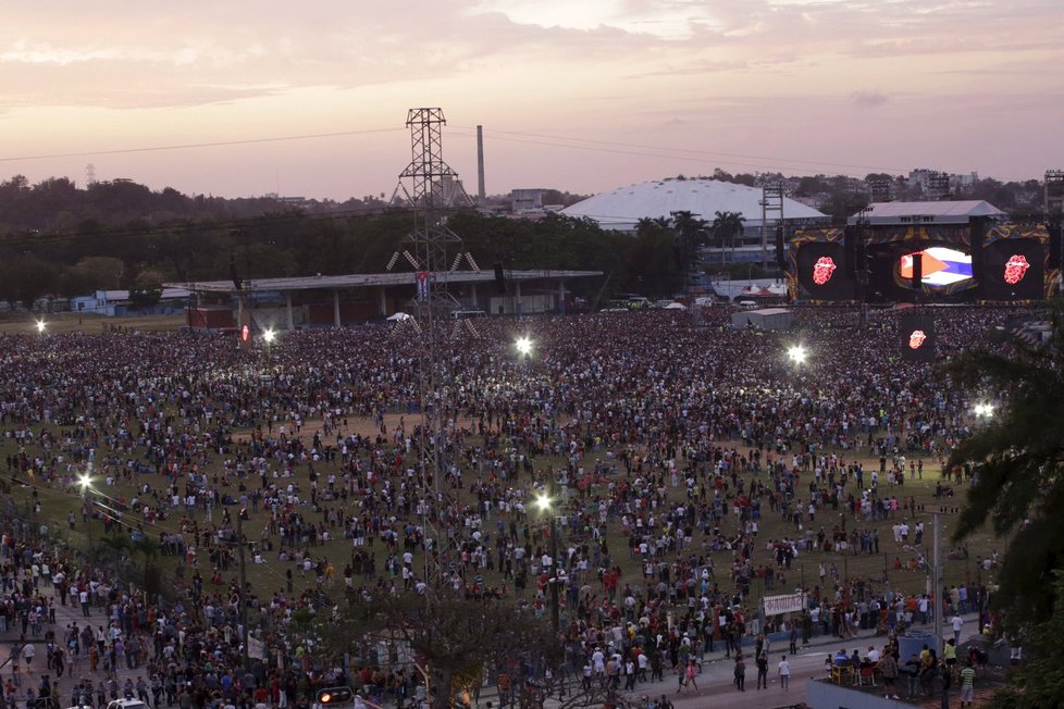 Rolling Stones na Kubě přivítaly davy fanoušků.