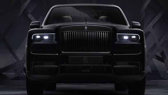 Rolls-Royce Cullinan Black Badge přijíždí se zlověstným stylem a vyšším výkonem