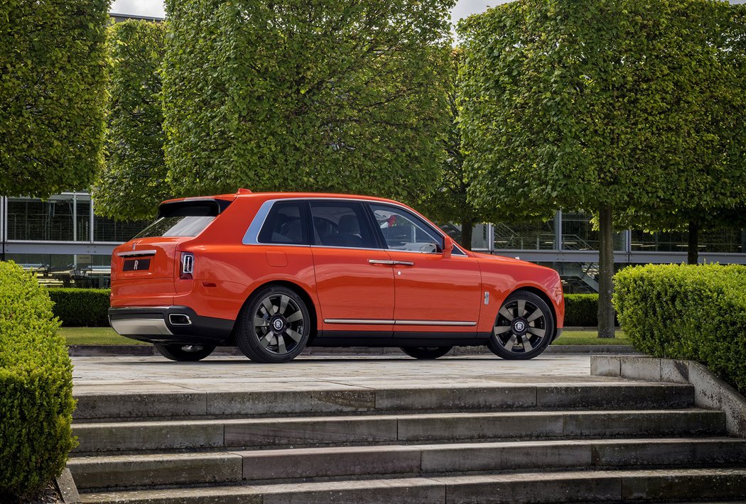Rolls-Royce Cullinan Fux Orange