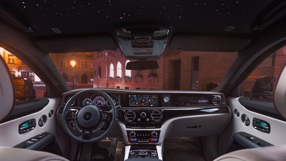 Video: Rolls-Royce Ghost nás nechal ochutnat automobilový svět pro vyvolené