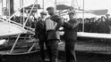 Charles Rolls ve svém dvouplošníku odstartoval 2. 6. 1910 z&nbsp;letiště Swingate poblíž města Dover, aby uskutečnil první nepřetržitý obousměrný let přes kanál La Manche.