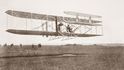 Charles Rolls ve svém dvouplošníku odstartoval 2. 6. 1910 z&nbsp;letiště Swingate poblíž města Dover, aby uskutečnil první nepřetržitý obousměrný let přes kanál La Manche.