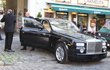 Paní Matuškovou dovezl tento rolls-royce!