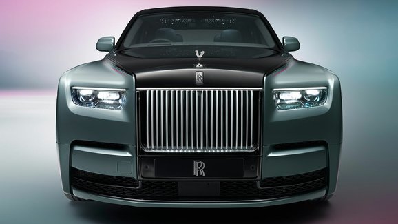Rolls-Royce vyhlásil neobvyklou svolávačku, obě auta byla v showroomu