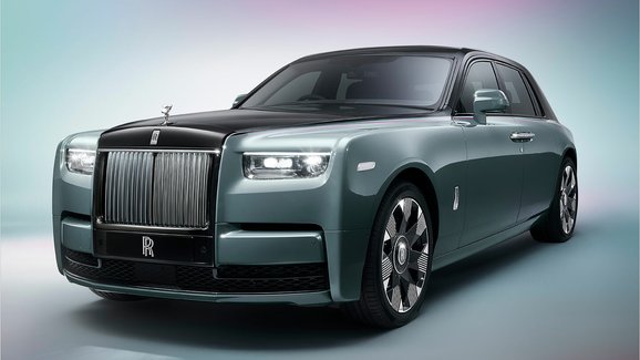 Rolls-Royce Phantom prošel drobnou retuší, zadní sedačky jsou na přání látkové