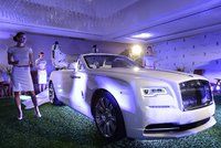 Miliardáři si mohou Rolls-Royce pořídit už i v Česku: V Praze firma otevřela prodejnu