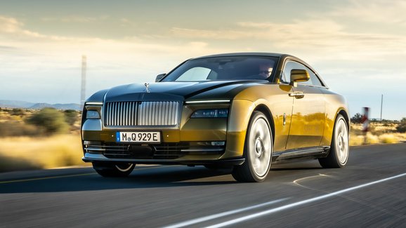 Všechny nové vozy Rolls-Royce už budou jen elektrické, prozradil šéf značky