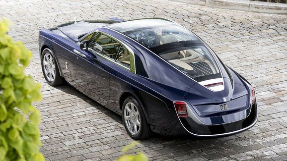Rolls-Royce se vrací ke kořenům, zákazníkům postaví auto na míru 