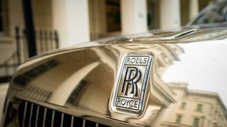 Prodeje aut luxusní značky Rolls-Royce loni vzrostly téměř o 50 procent