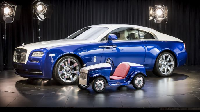 Malý Rolls-Royce jezdí na elektřinu. Vyrobili ho pro dětské pacienty