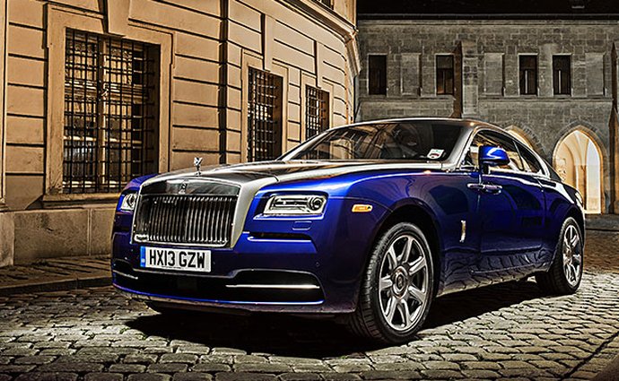 Rolls-Royce hlásí rekordní prodeje, pomohlo kupé Wraith