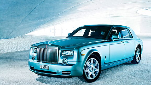 Rolls-Royce nabídne plug-in hybrid, kvůli emisním normám