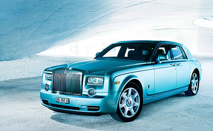 Rolls-Royce nabídne plug-in hybrid, kvůli emisním normám