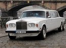 Prodloužené limuzíny Rolls-Royce jezdí i v České republice. Včetně unikátní šestikolky!