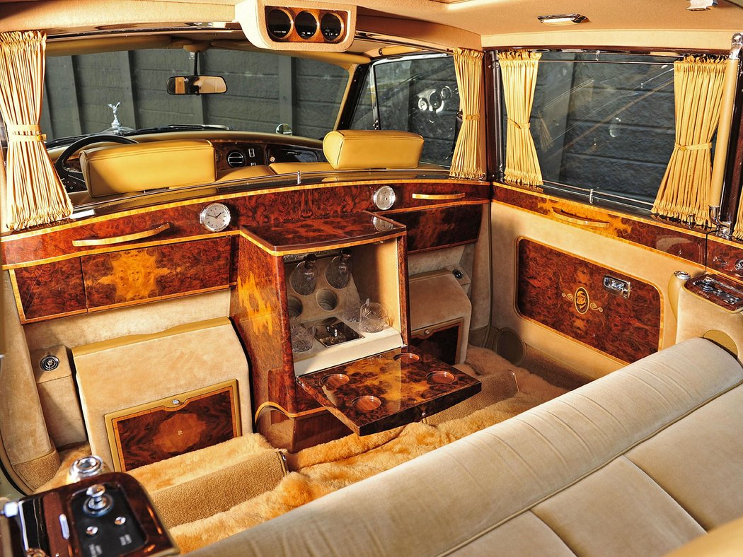 Rolls-Royce Phantom VI Landaulette by Mulliner Park Ward 1973-1992