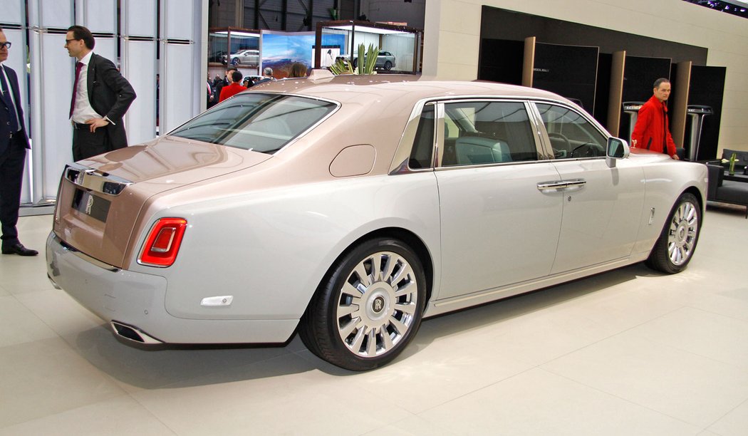 Rolls-Royce Phantom Extended Wheelbase Whispered Muse