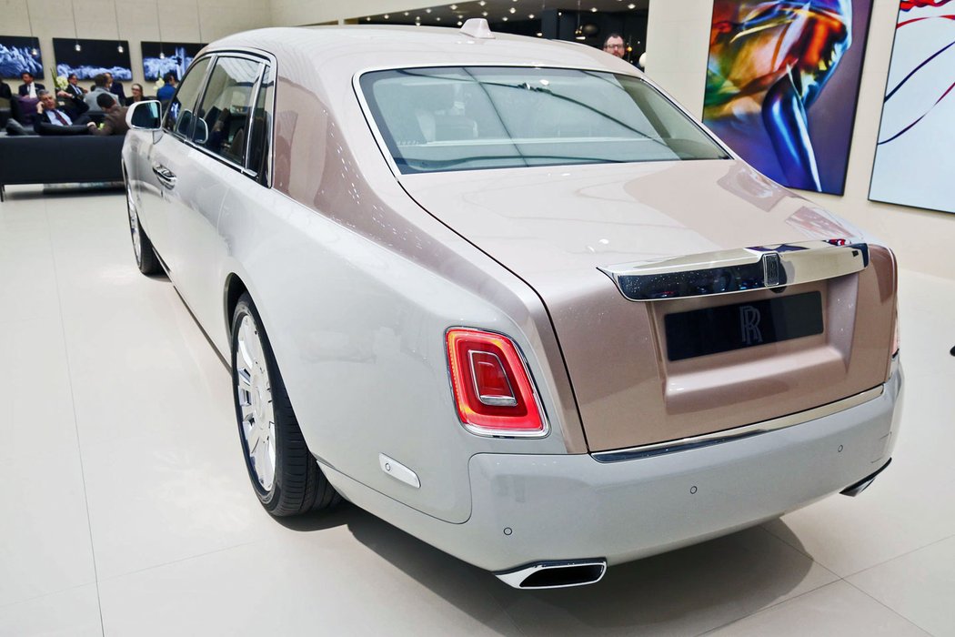 Rolls-Royce Phantom Extended Wheelbase Whispered Muse