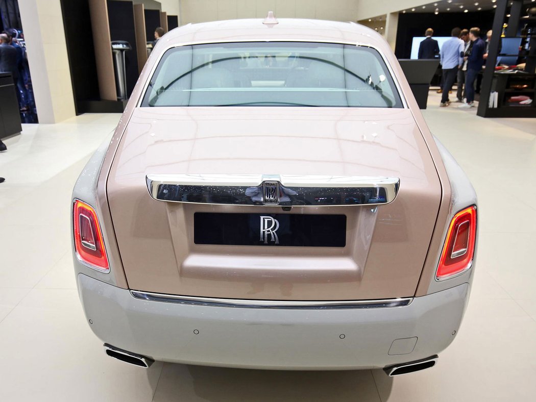 Rolls-Royce Phantom Extended Wheelbase Whispered Muse