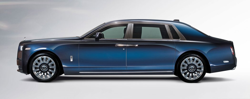 Rolls-Royce Phantom Extended Wheelbase Moment in Time