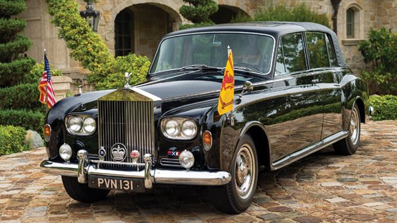 Unikátní Rolls-Royce na prodej. Objednal si ho komunistický diktátor, jezdila s ním britská královna