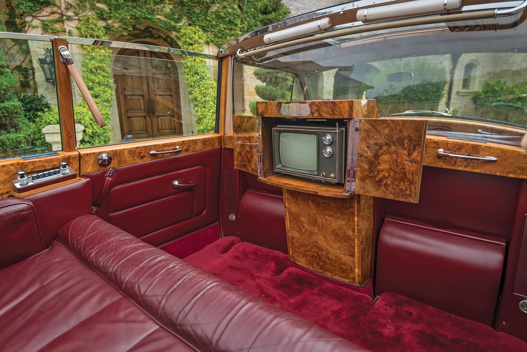 Rolls-Royce Phantom V State Landaulet by Mulliner Park Ward