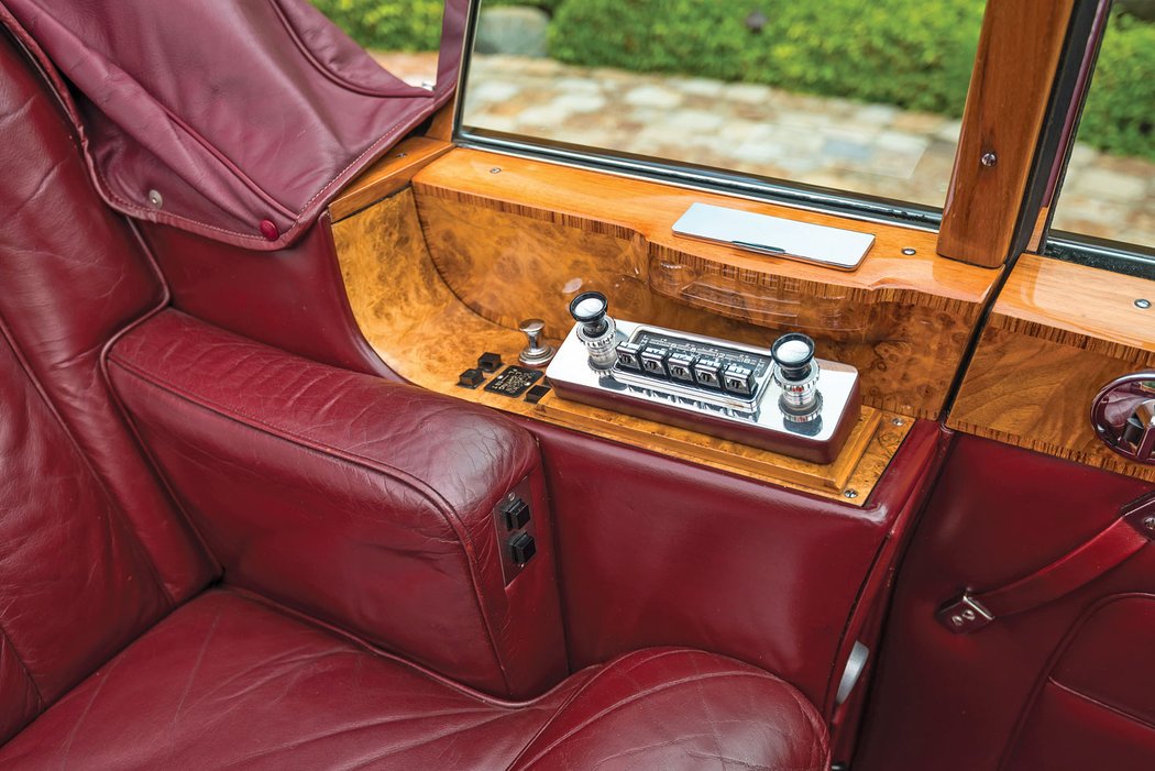 Rolls-Royce Phantom V State Landaulet by Mulliner Park Ward