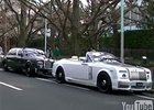 Kolona upravených vozů Rolls-Royce na Dubai Street (video)