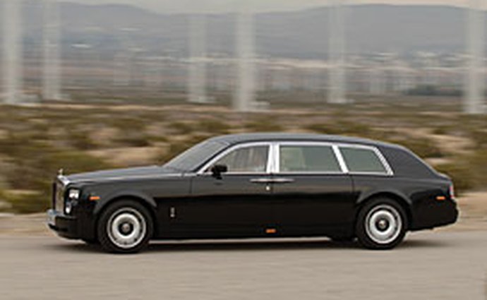 Rolls-Royce Phantom Cumullate Cargo Extended: Chalupa je hra
