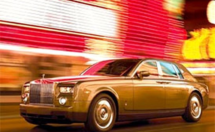 Rolls-Royce: výroba běží naplno, aby pokryla neočekávanou poptávku