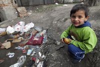 Vlčí děti z Klatovska: Děti neposílají k doktorovi ani do školy, nejmladší nemá ani rodný list