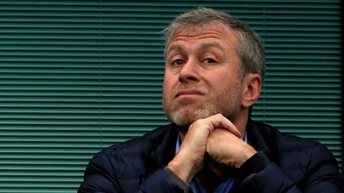 Ruský miliardář Roman Abramovič měl podle zjištění BBC využívat zpětně upravené dokumenty k utajování svého majetku a vyhýbání se daním. Ruský miliardář Roman Abramovič měl podle zjištění BBC využívat zpětně upravené dokumenty k utajování svého majetku a vyhýbání se daním.