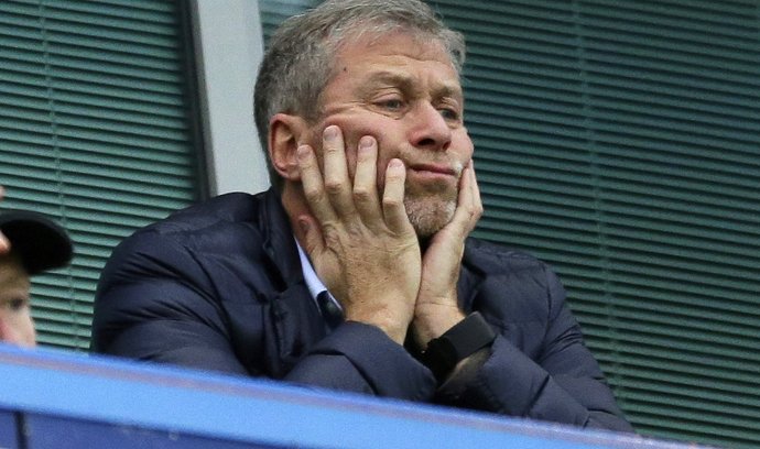 Na sankční seznam EU přibude i majitel fotbalové Chelsea Roman Abramovič. Na sankční seznam EU přibude i majitel fotbalové Chelsea Roman Abramovič.