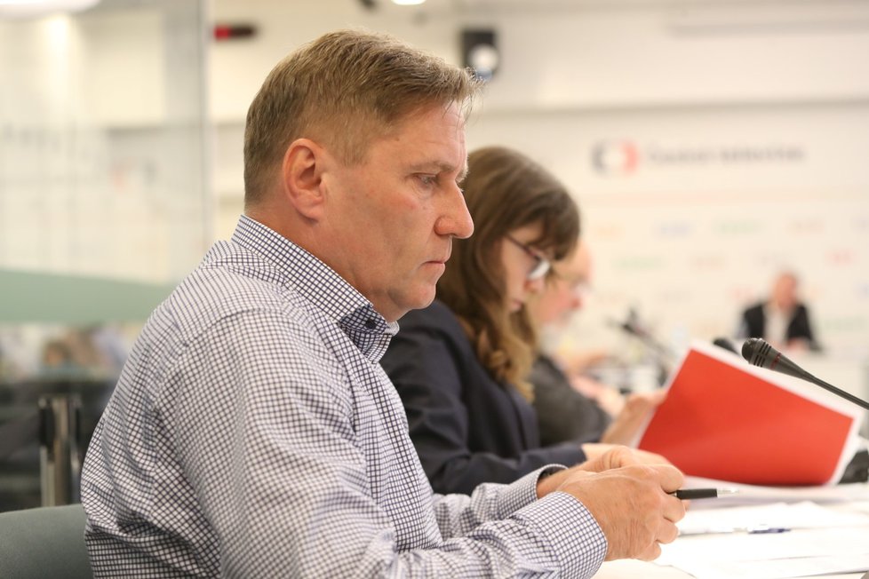 Bývalý šéf ČT24 a současný radní Roman Bradáč na jednání Rady ČT (24.6.2020)