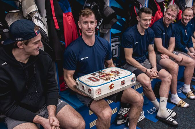 Jak Červenka slavil jubileum s dortem. Prozradil, co si dřív myslel o čtyřicátnících Jak Červenka slavil jubileum s dortem. Prozradil, co si dřív myslel o čtyřicátnících