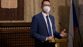 Předseda České vakcinologické společnosti Roman Chlíbek vystoupil v Praze na tiskové konferenci ministerstva zdravotnictví k účinnosti a bezpečnosti vakcíny od společnosti AstraZeneca (22. 2. 2021).