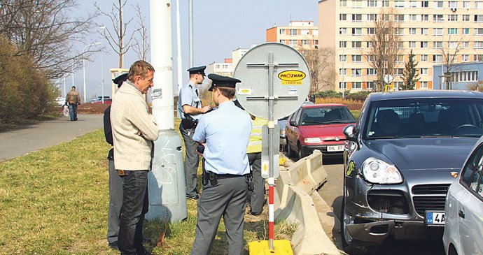 23. března 2012 - Opilý Janoušek svým porsche naboural do auta vietnamské ženy, chtěl však ujet. Když jej doběhla, úmyslně ji přejel.