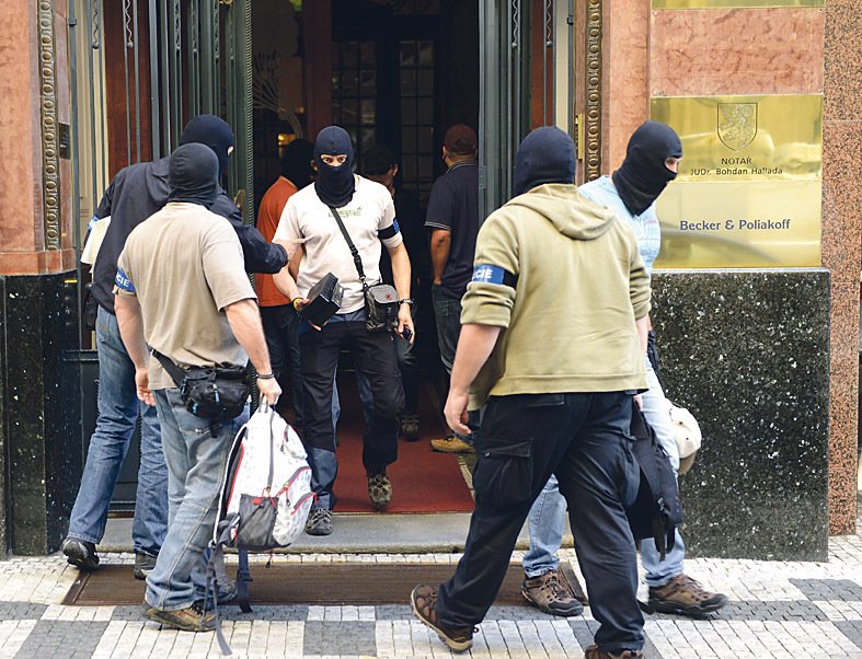 13. června 2013 - kauze razie na Úřadu vlády figuruje i Janoušek, ale není jasné proč. Policisté mu prohledali nemovitosti a zabavili statisíce hotovosti.