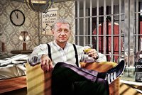 Svědectví spoluvězně: Janoušek se má za mřížemi jako král!