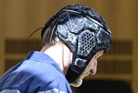 Lobbista Janoušek zůstane za mřížemi: Soudce neobměkčila lítost ani helma, propuštění zamítl