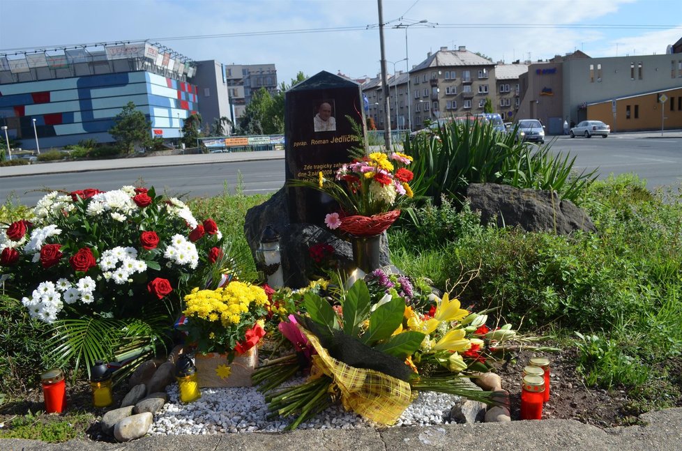 5. výročí hrdinské smrti policisty Romana Jedličky(+28).