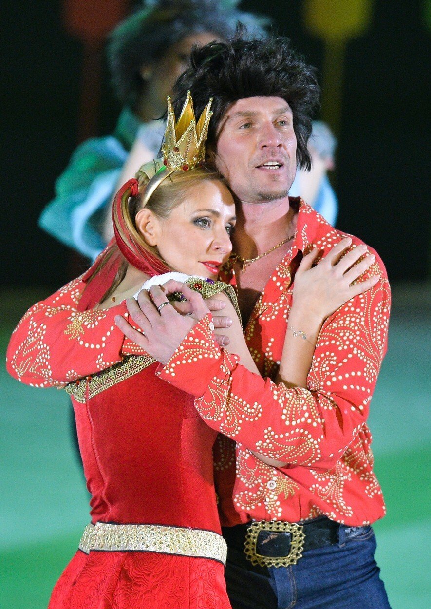 Kostomarov tvořil taneční pár s Taťjánou Navkovou