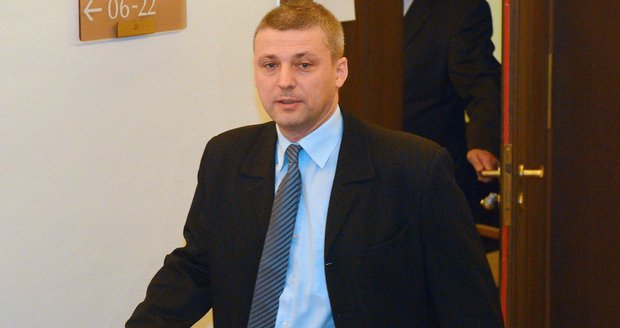 Poslanec Pekárek po rozhodnutí mandátního a imunitního výboru, který doporučil jeho vydání