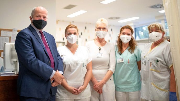 Ministr zdravotnictví Roman Prymula na "přepadové návštěv" kladenské nemocnice (16.10.2020)